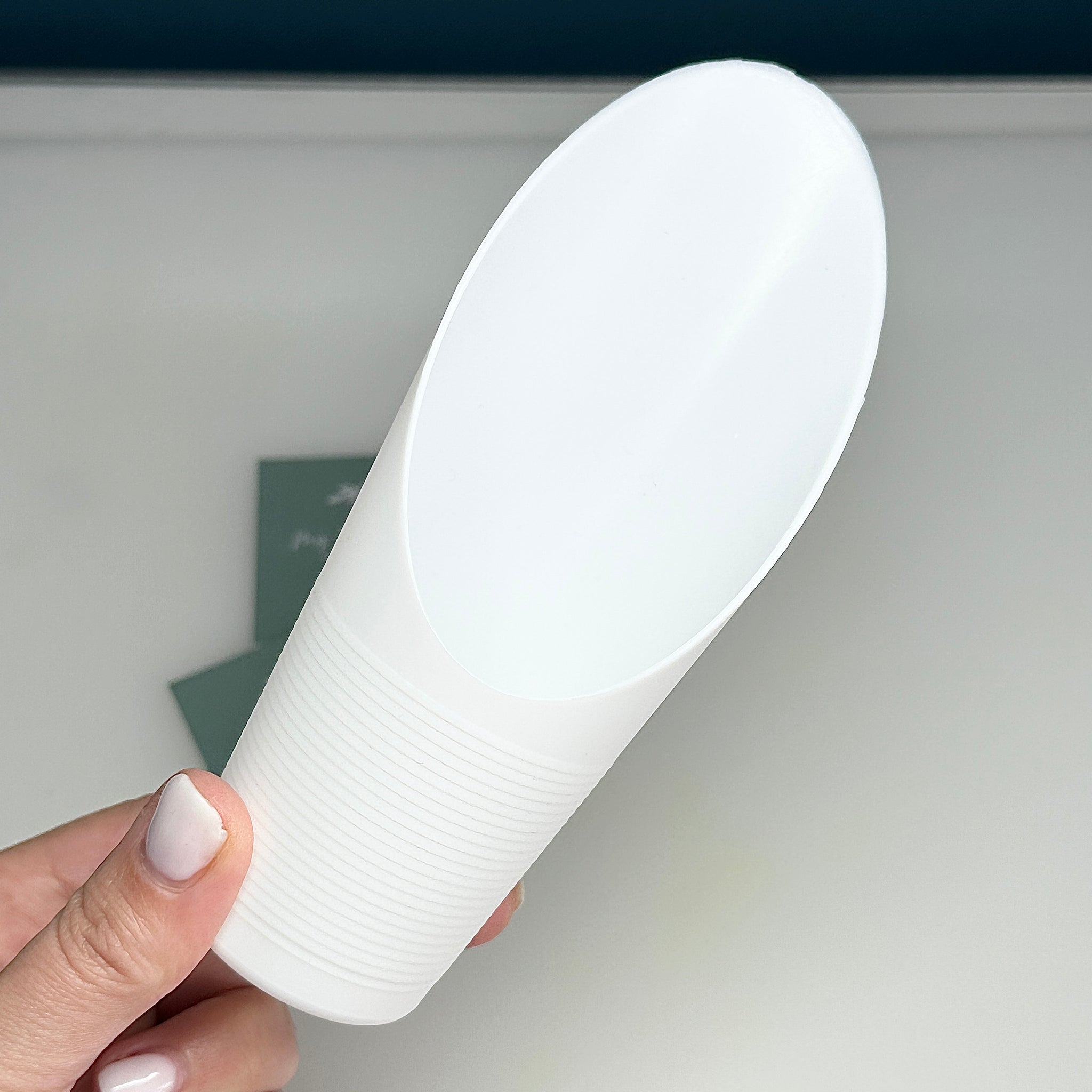 🌿 Pelle de jardinage en plastique Blanche