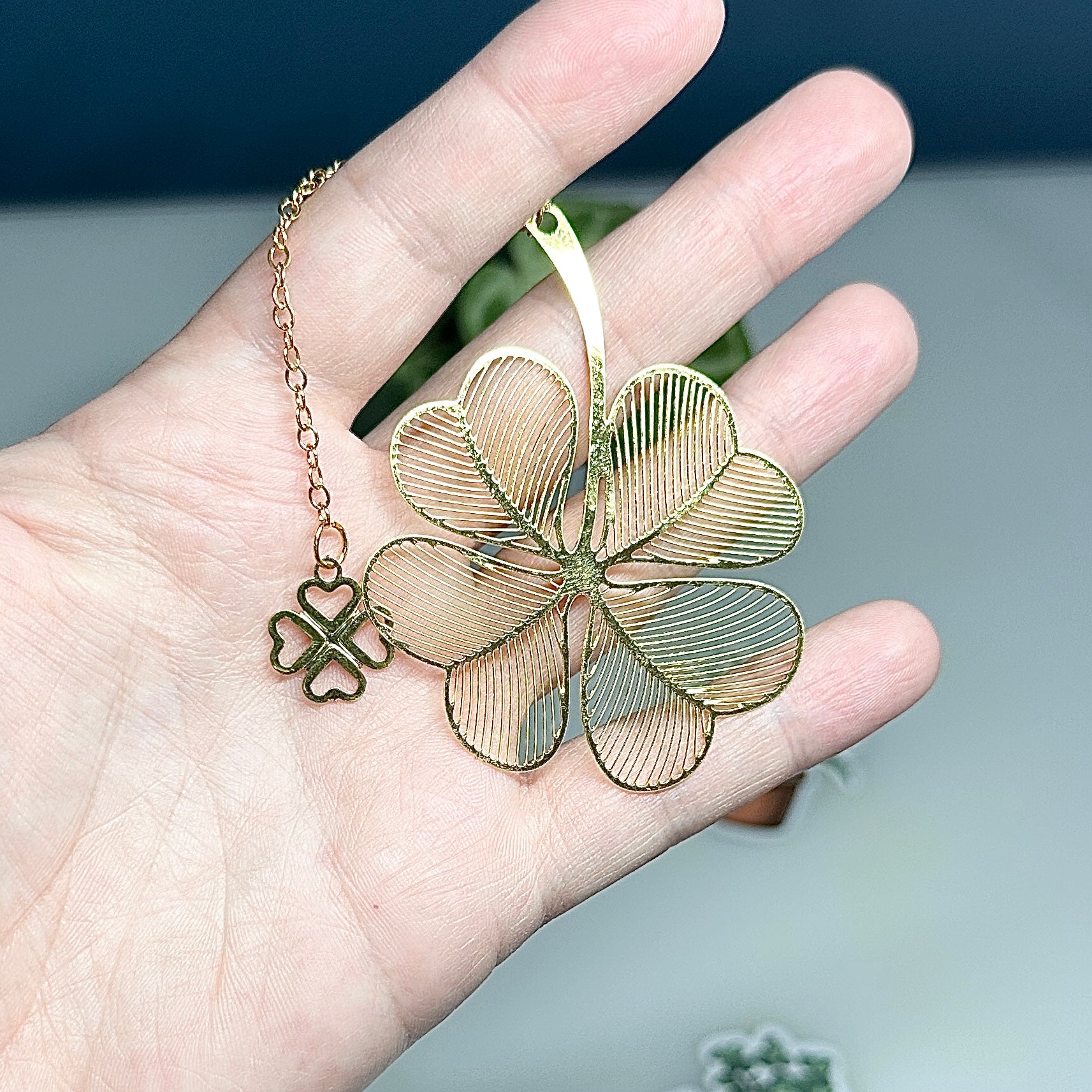 📖 Marque-Page en Métal